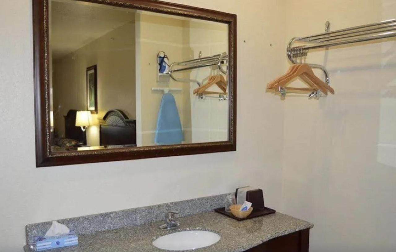 Hiway Inn Express - Kiowa ภายนอก รูปภาพ