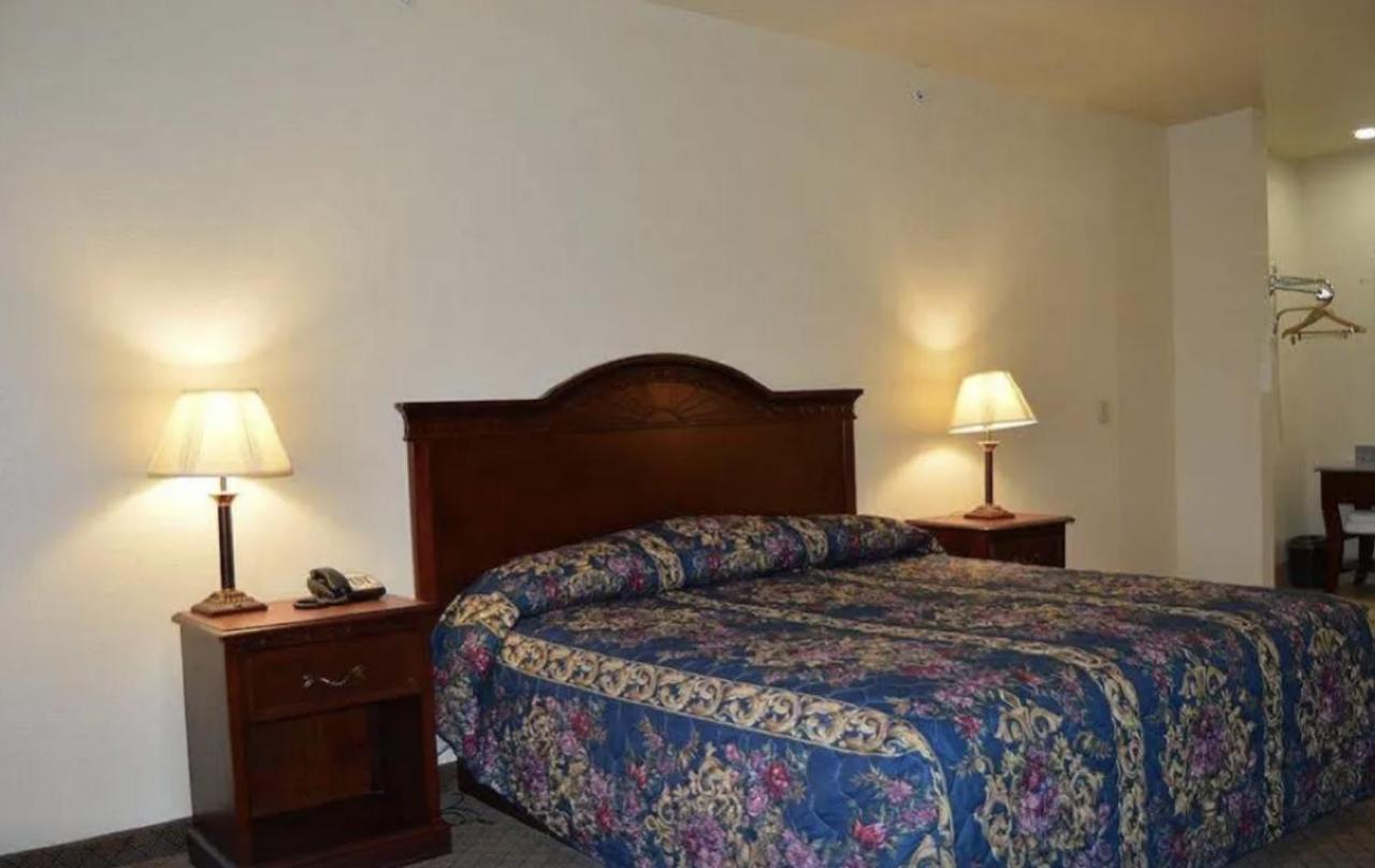Hiway Inn Express - Kiowa ภายนอก รูปภาพ